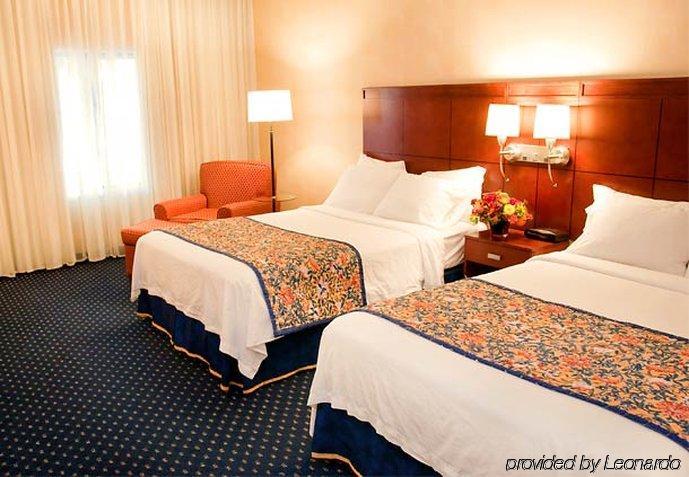 Courtyard By Marriott Stockton Hotel Bilik gambar